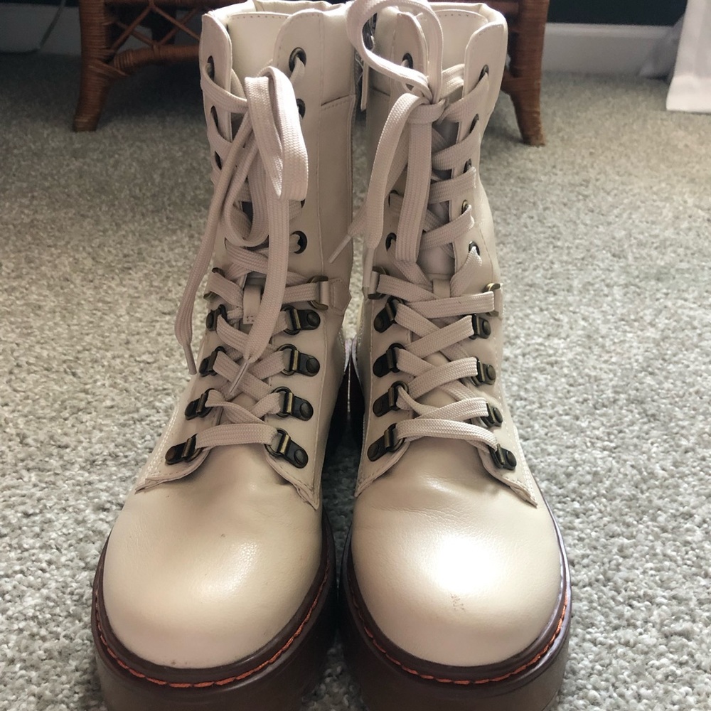 Circus by Sam Edelman SANDERS PEBBLED LACE-UP ANKLE BOOTS